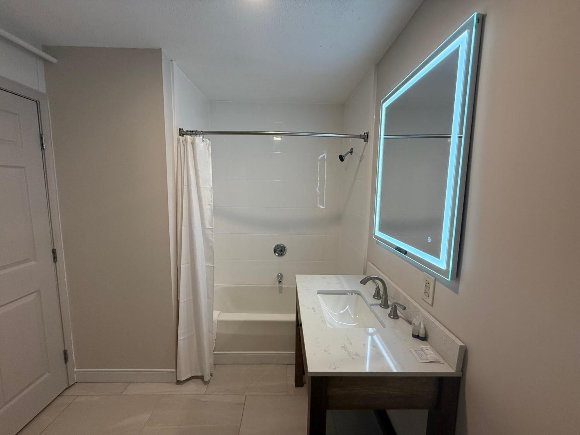 Baldwin Inn And Suites West Springfield Ngoại thất bức ảnh